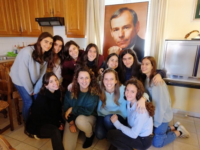 Grupo de chicas en una reunión